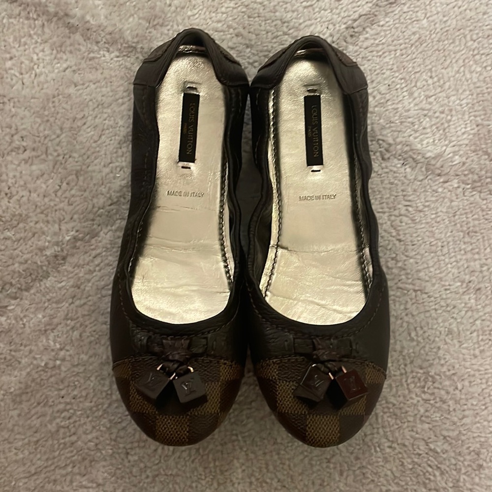 Louis Vuitton Damier flats